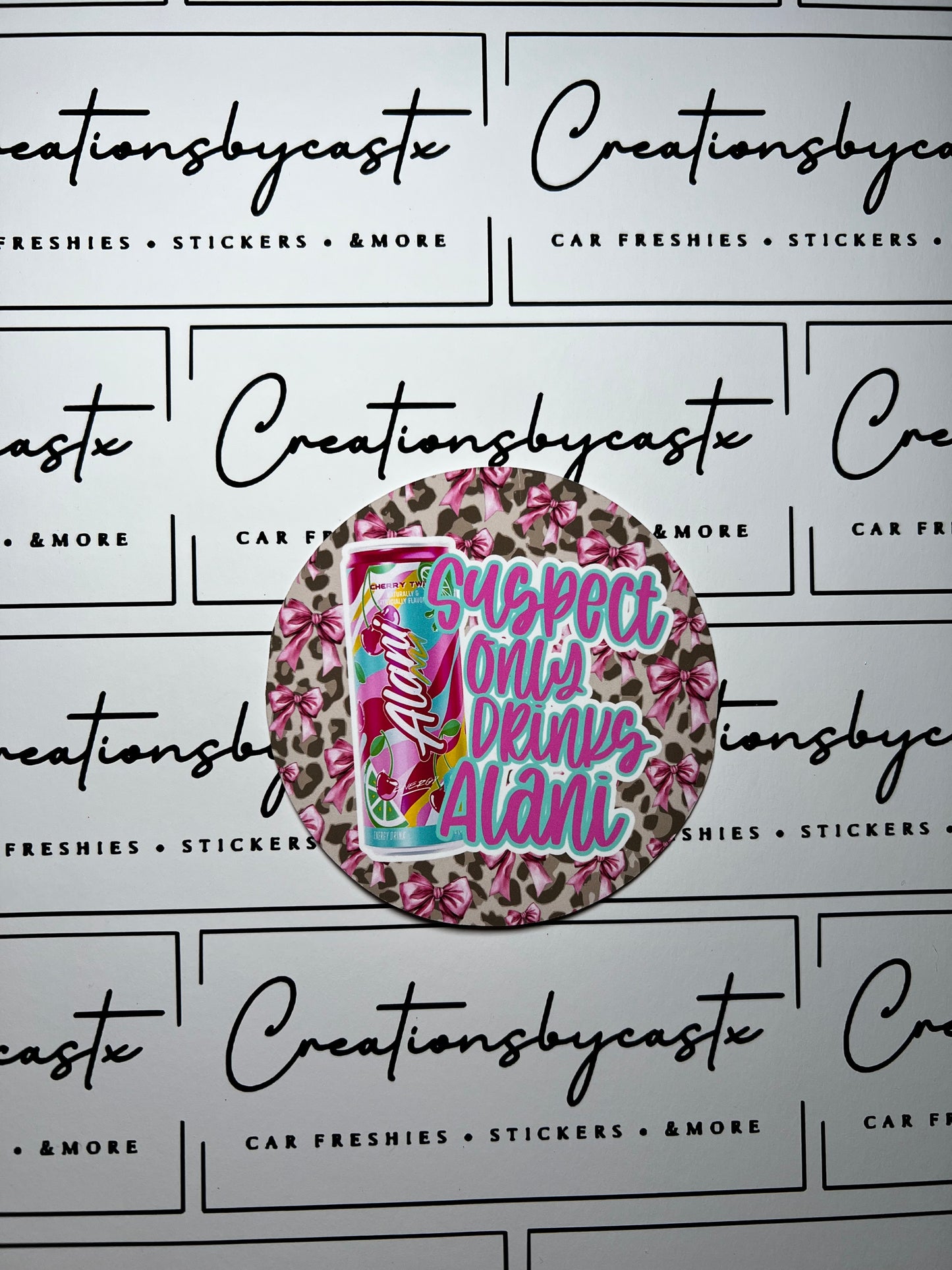 Suspect Al Brown Leopard Bow Round Cardstock